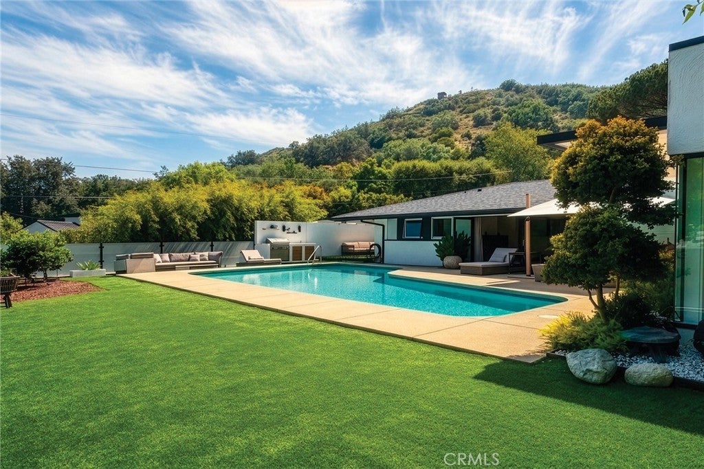 9621 Cedarbrook Dr