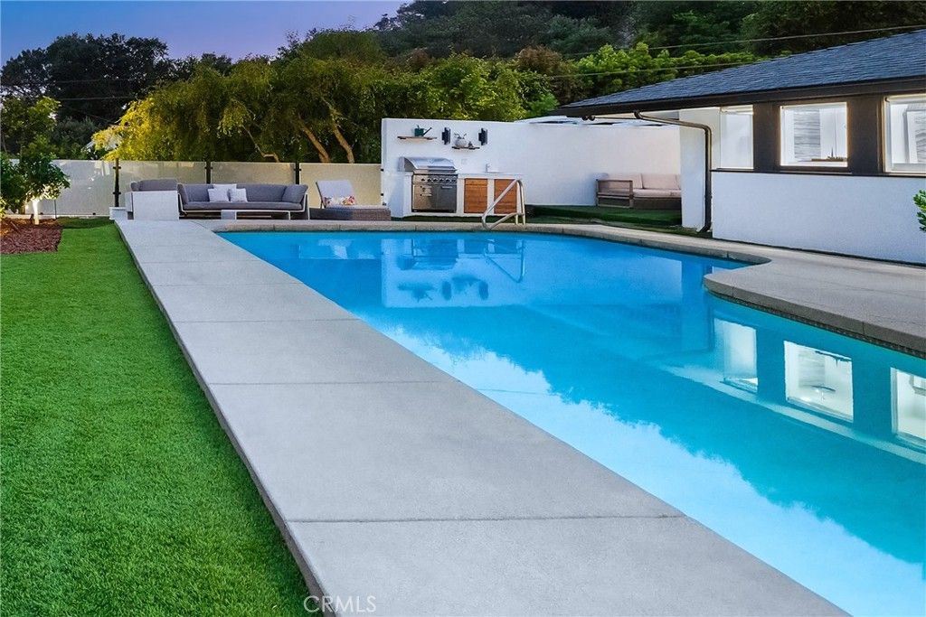 Photo of 9621 Cedarbrook Dr, Beverly Hills, CA 90210 (MLS # PW26074456)