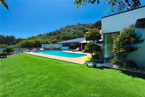 Photo of 9621 Cedarbrook Dr, Beverly Hills, CA 90210 (MLS # PW26074456)