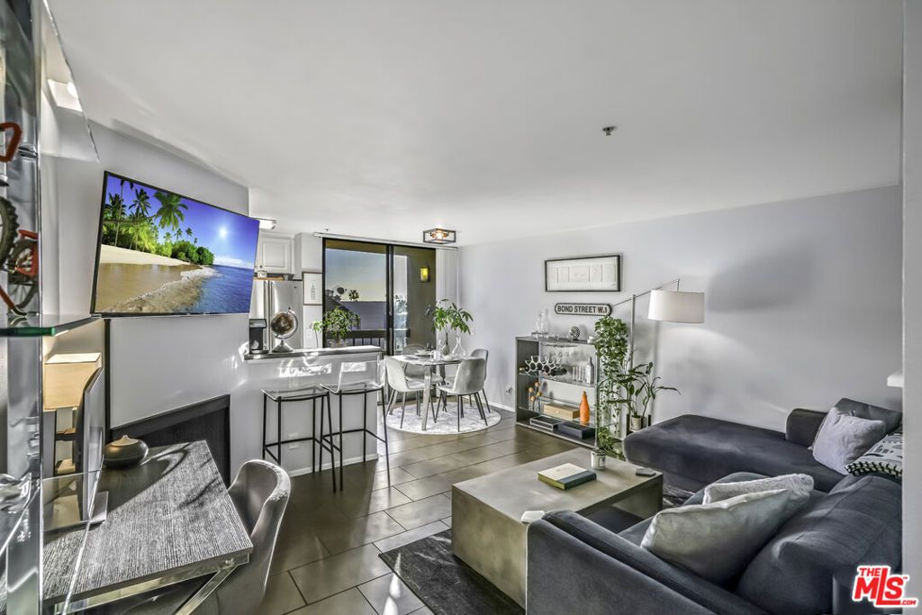 Photo of 7320 Hawthorn Avenue #315, Los Angeles, CA 90046 (MLS # 26651377)