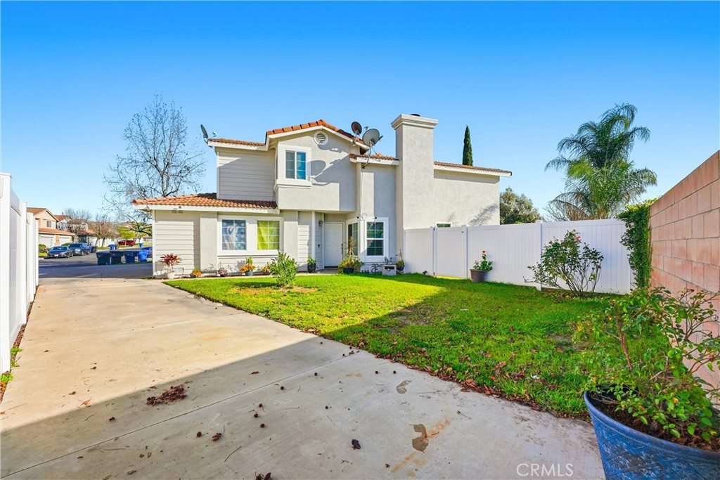 7639 Hillhurst