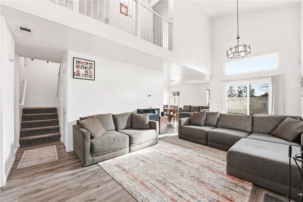 7639 Hillhurst