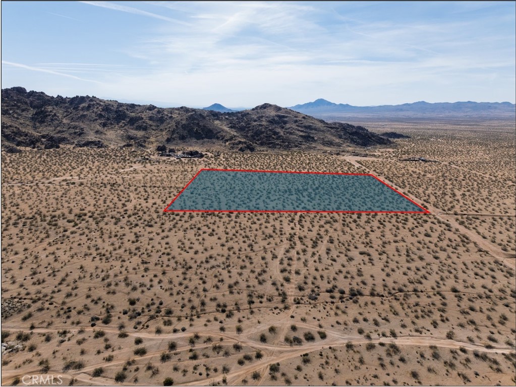 Five acres of prime land located in the path of growth in Apple Valley, CA. The property is flat and is perfect for investment as it is situated in one of California's fastest growing regions. The property is also less than a ten minute drive to Apple Valley's Walmart Distribution Center.