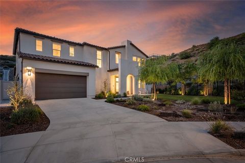 Photo of 17701 Ridgeline Court, Saugus, CA 91350 (MLS # SR26088000)