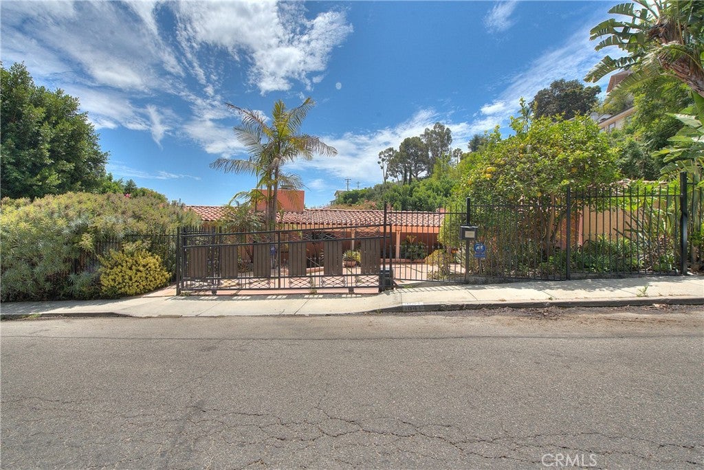 1641 N Crescent Heights