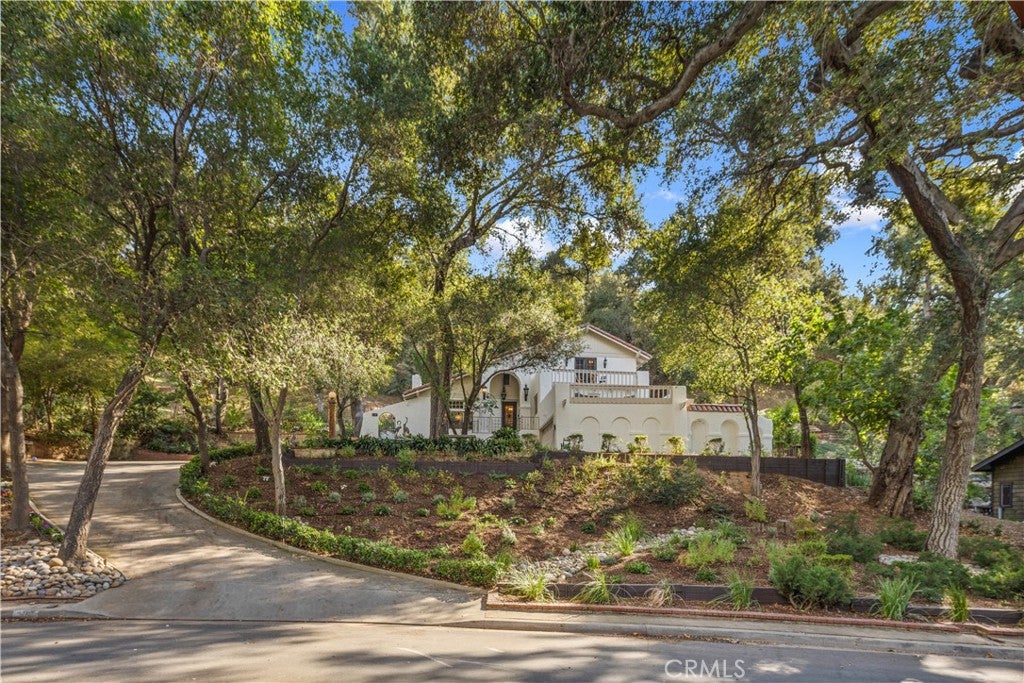 16 Hidden Valley Road