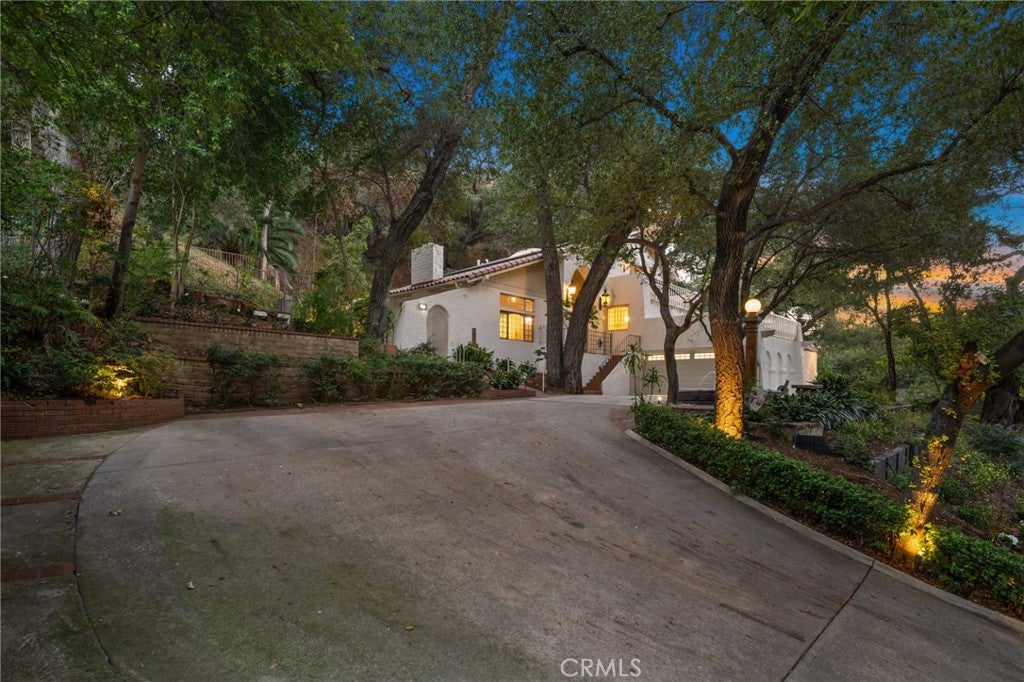 16 Hidden Valley Road