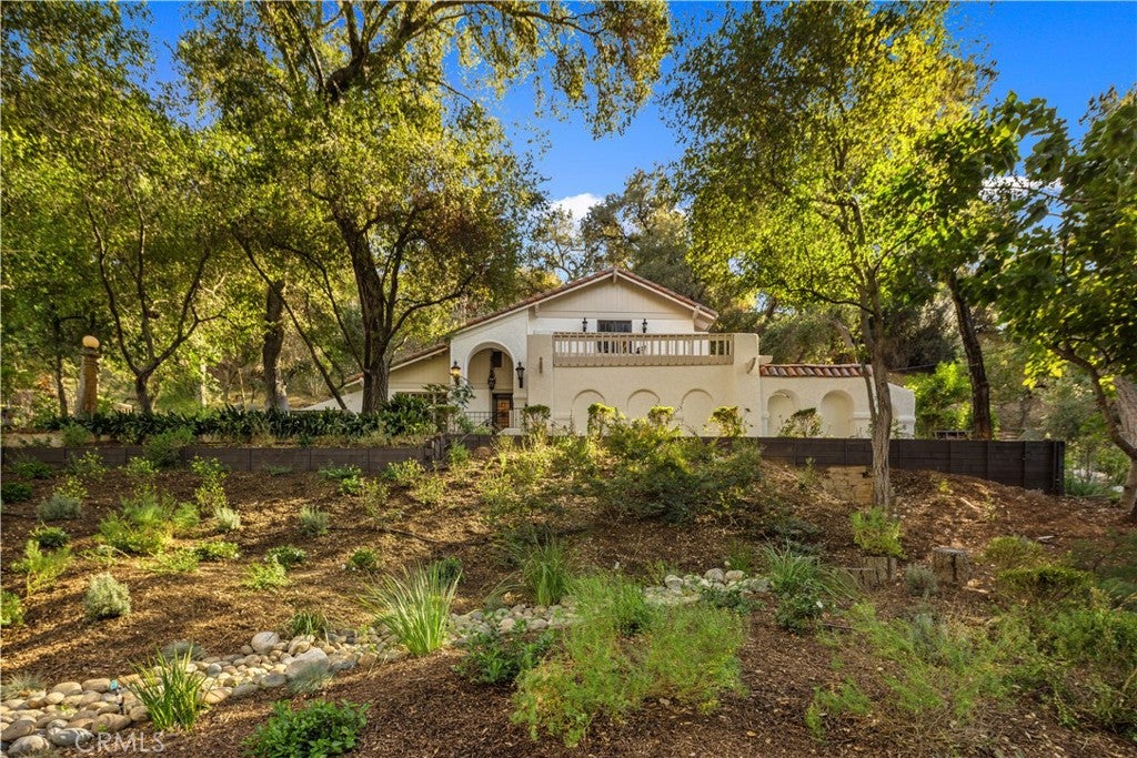 16 Hidden Valley Road