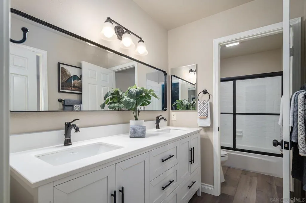 San Diego, California 92130, United States, 4 Bedrooms Bedrooms, ,4 BathroomsBathrooms,Residential,Active,197549