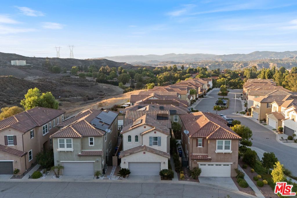 Photo of 19861 Via Beeler, Newhall, CA 91321 (MLS # 25606113)