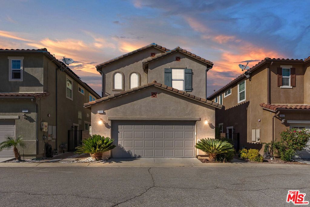 Photo of 19861 Via Beeler, Newhall, CA 91321 (MLS # 25606113)