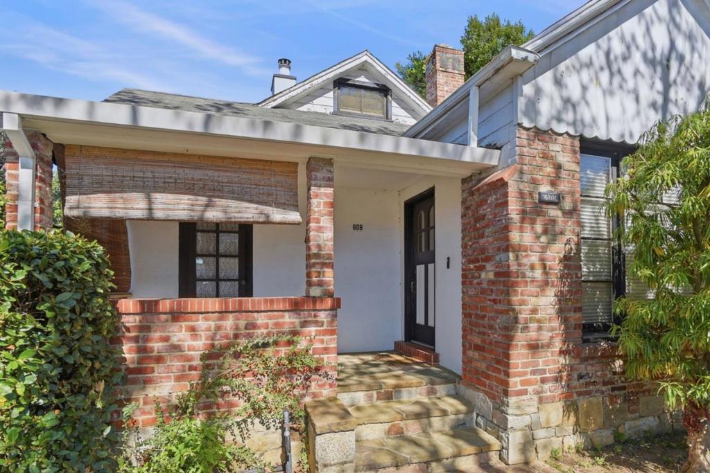 608 Peninsula Avenue