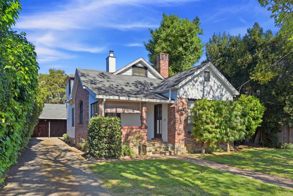 608 Peninsula Avenue