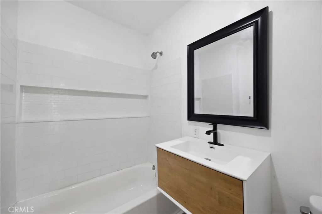 Los Angeles, California 90061, United States, 3 Bedrooms Bedrooms, ,1 BathroomBathrooms,Residential,Active,119537