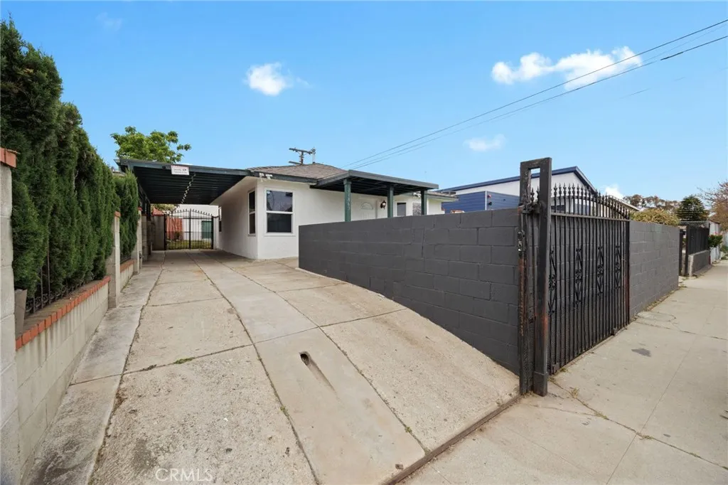 Los Angeles, California 90061, United States, 3 Bedrooms Bedrooms, ,1 BathroomBathrooms,Residential,Active,119537