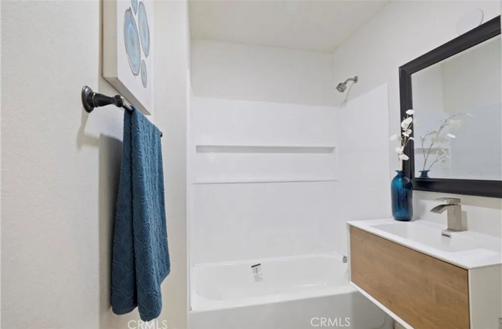 Los Angeles, California 90061, United States, 3 Bedrooms Bedrooms, ,1 BathroomBathrooms,Residential,Active,119537