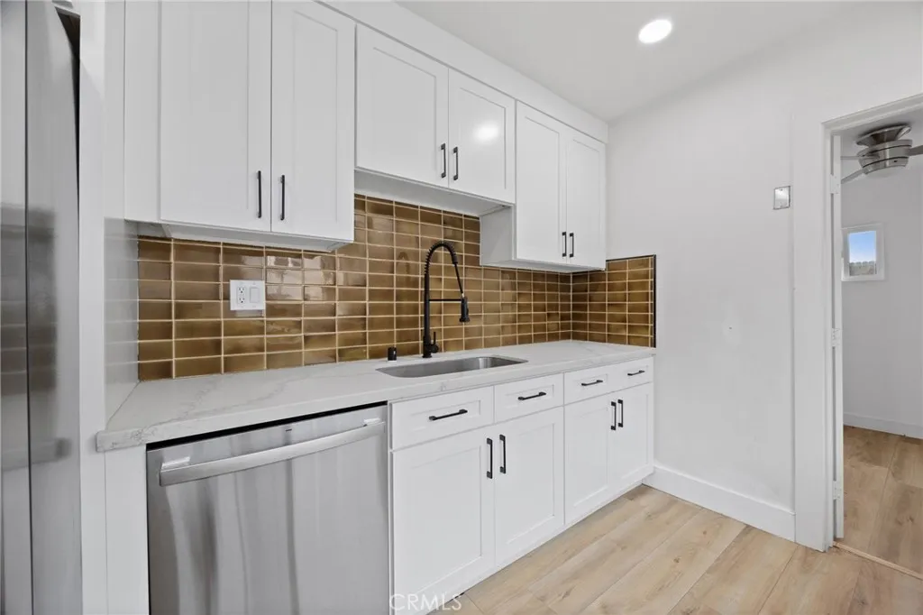 Los Angeles, California 90061, United States, 3 Bedrooms Bedrooms, ,1 BathroomBathrooms,Residential,Active,119537