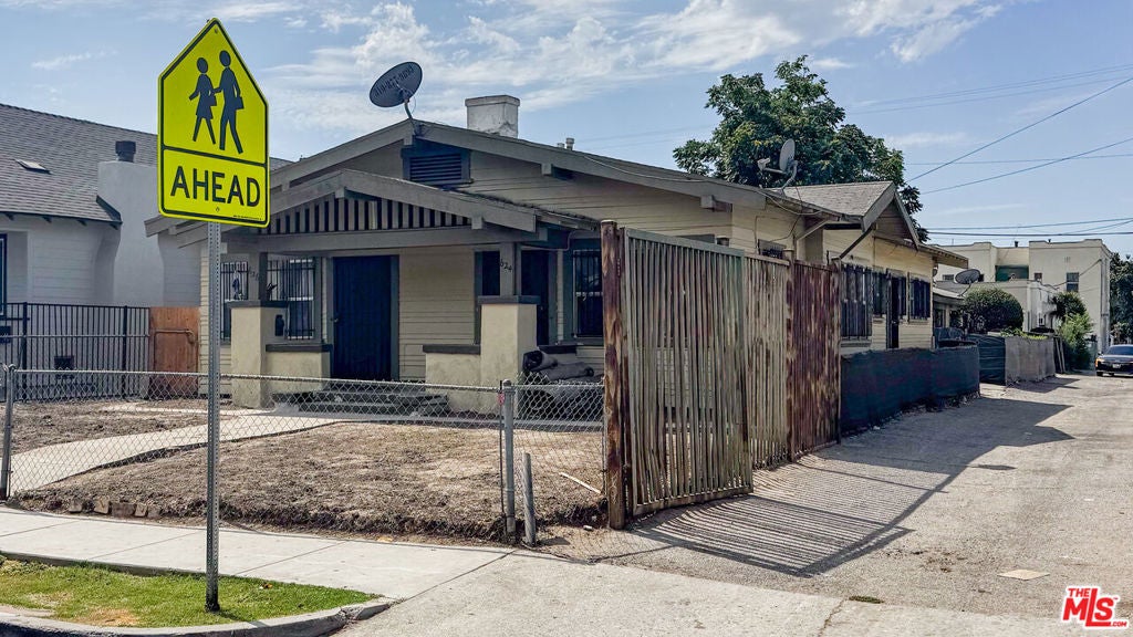 624 E 49th Street