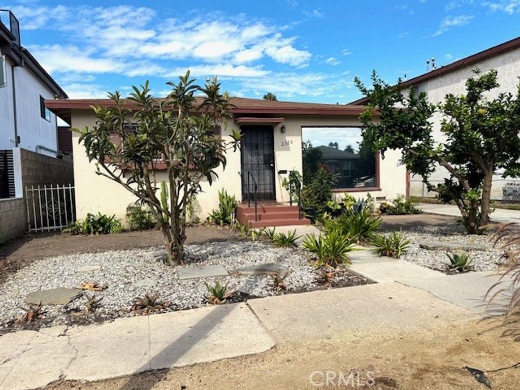 Photo of 2323 Carmona Ave Ave, Los Angeles, CA 90016 (MLS # SR25224962)