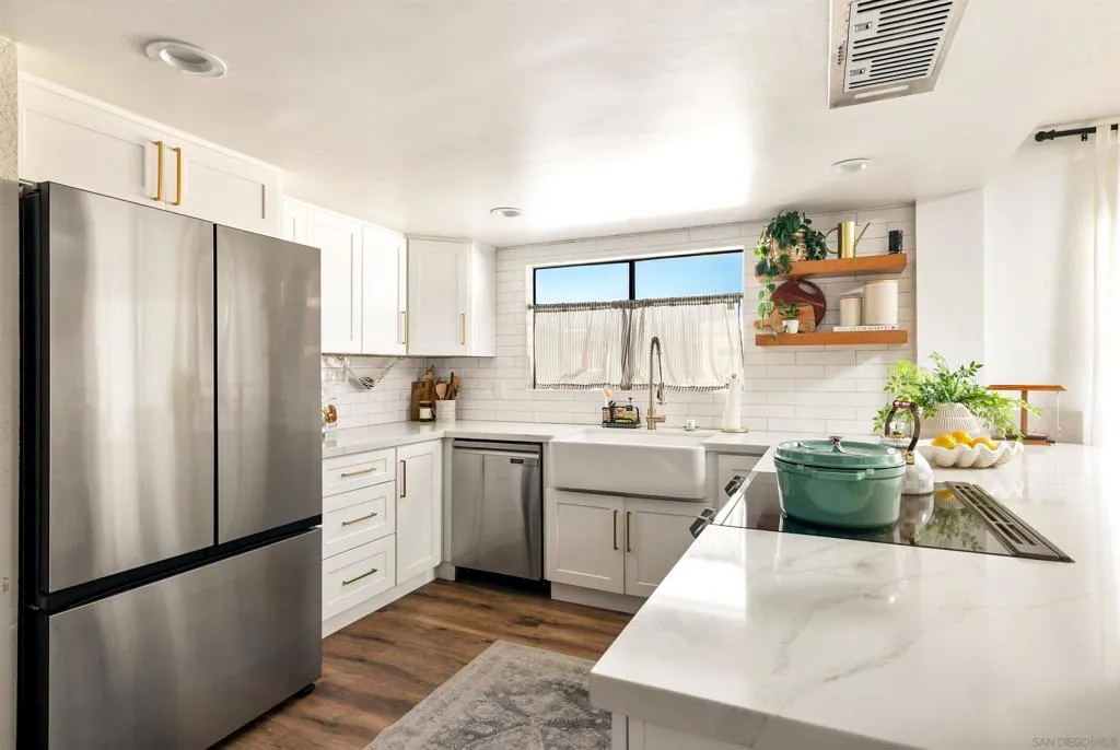 San Diego, California 92109, United States, 2 Bedrooms Bedrooms, ,3 BathroomsBathrooms,Residential,Active,233086