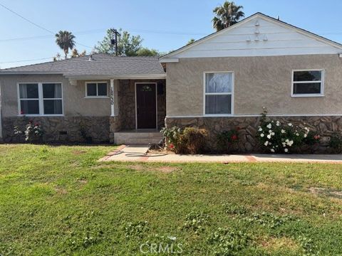 Photo of 18730 Collins Street, Tarzana, CA 91356 (MLS # SR26083231)