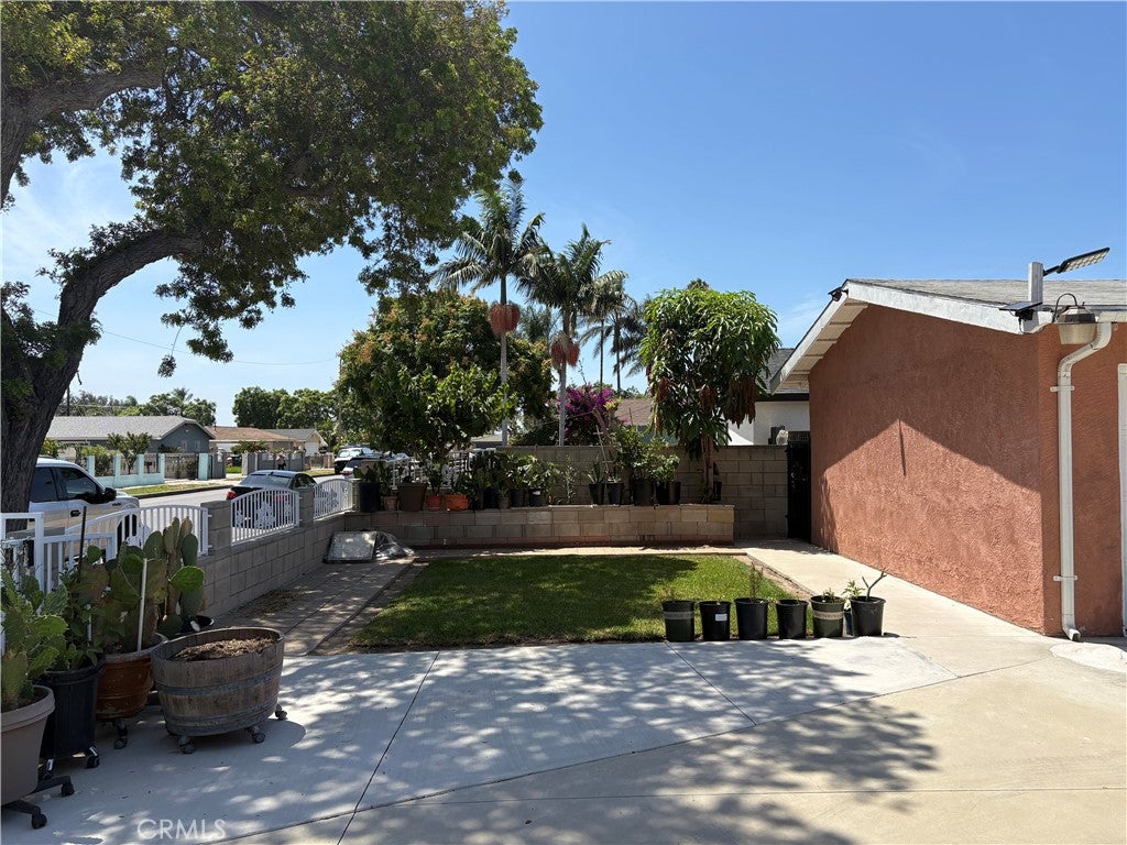 1622 S Pacific AVE, Santa Ana CA 92704