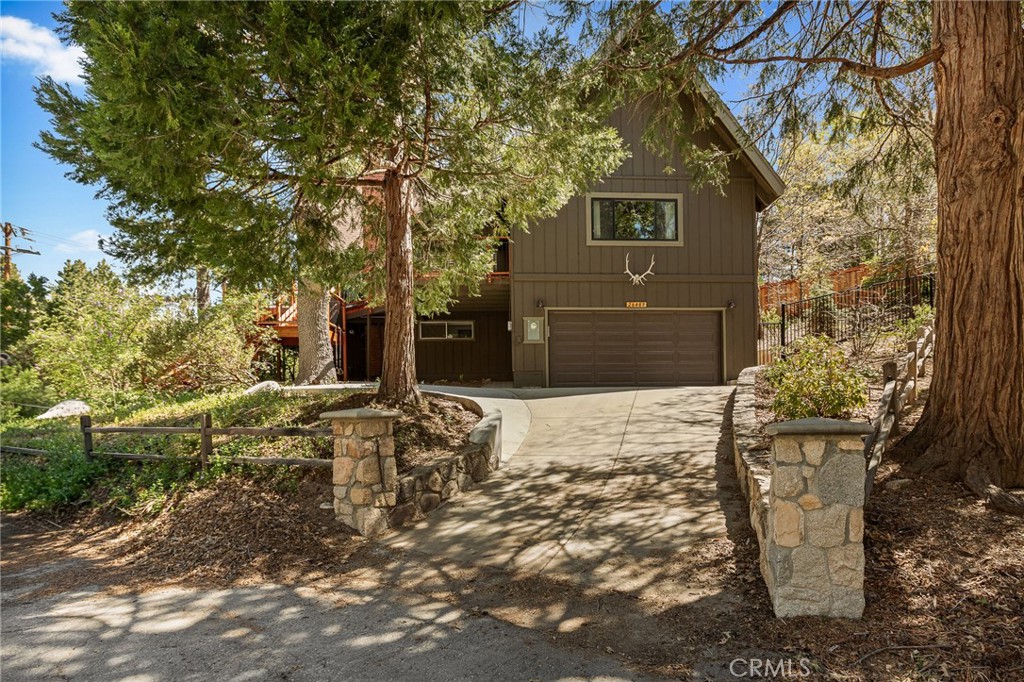 26489 Hillcrest Lane