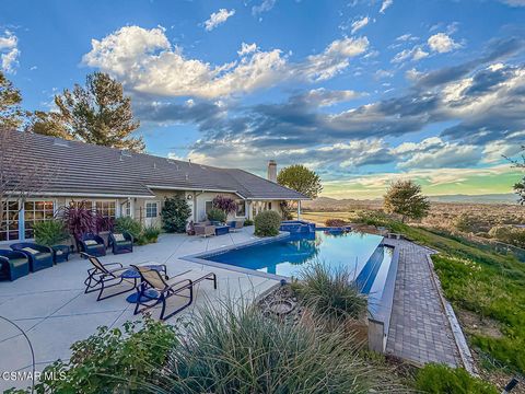 Photo of 24525 Desert Avenue, Newhall, CA 91321 (MLS # 226001633)