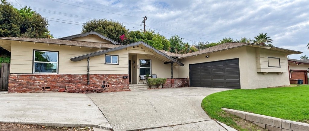 842 Adlena DR
