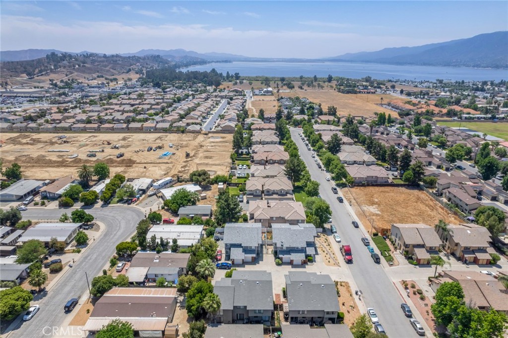 655 657 Woodcrest Drive