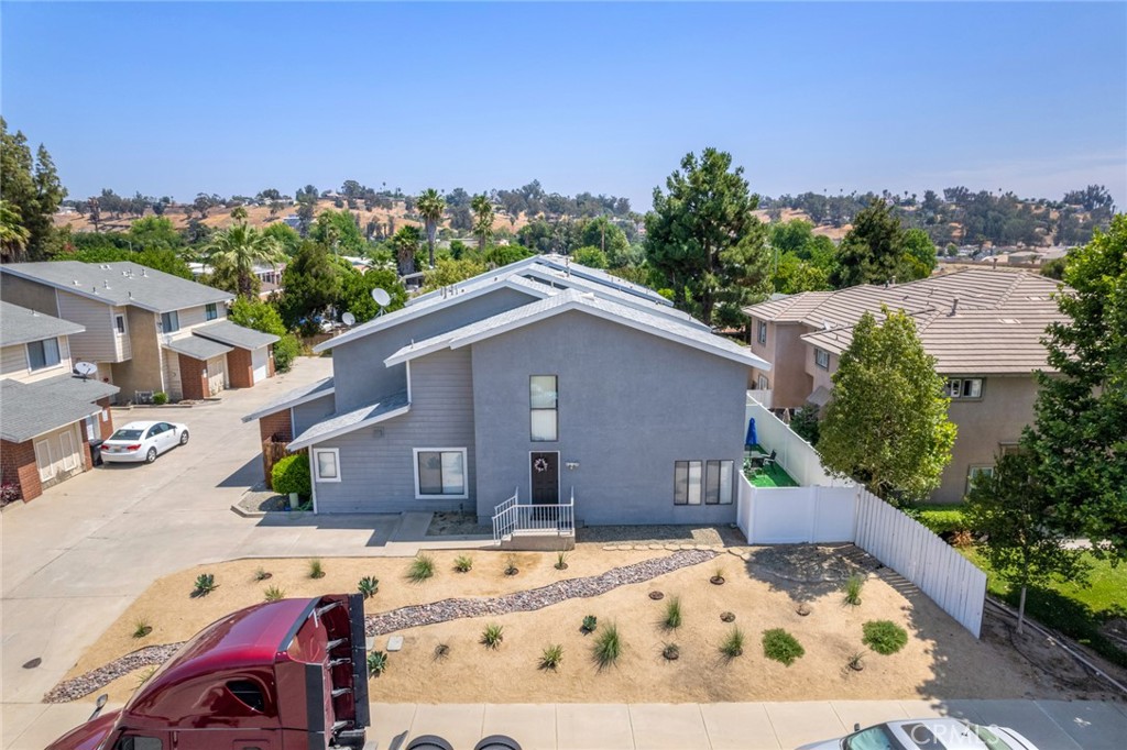 655 657 Woodcrest Drive