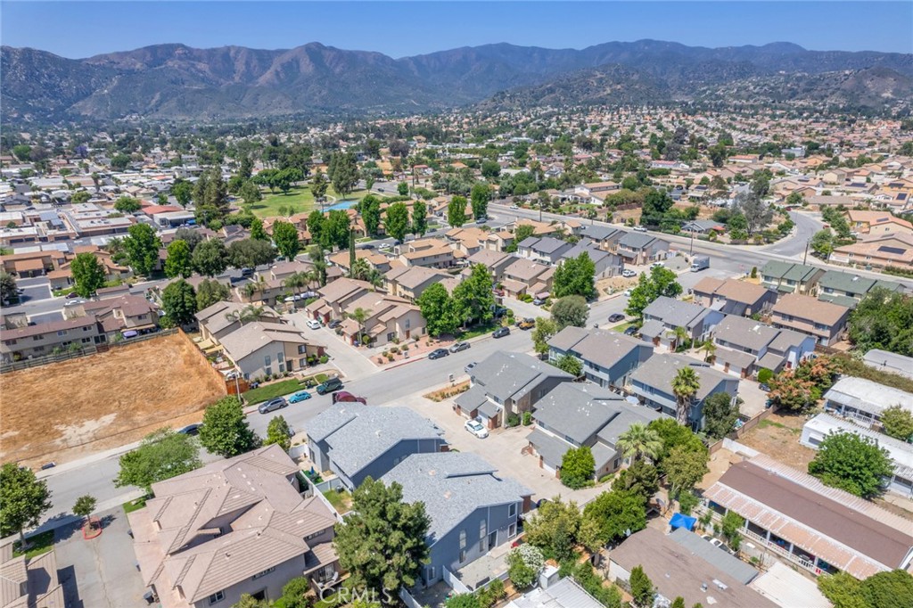655 657 Woodcrest Drive