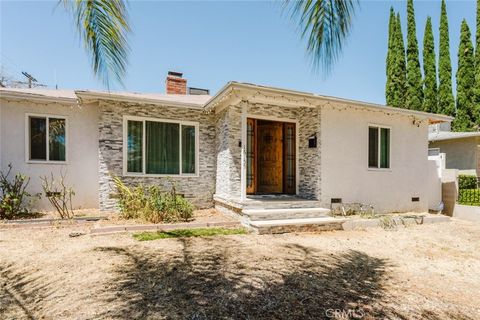 Photo of 16155 Hamlin Street, Van Nuys, CA 91406 (MLS # SR26131501)