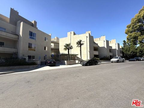 Photo of 2900 Fairway Avenue #507, La Crescenta, CA 91214 (MLS # 26662327)