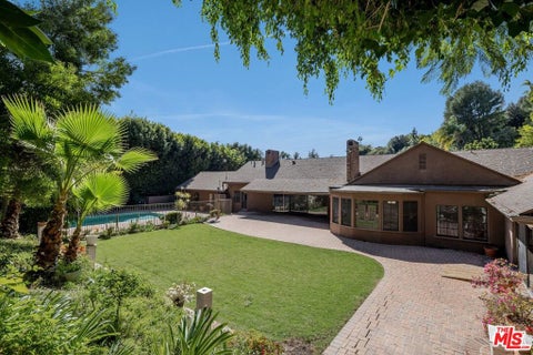 Photo of 1110 Sutton Way, Beverly Hills, CA 90210 (MLS # 26986599)