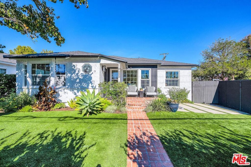 Photo of 16645 Magnolia Boulevard, Encino, CA 91436 (MLS # 26637347)