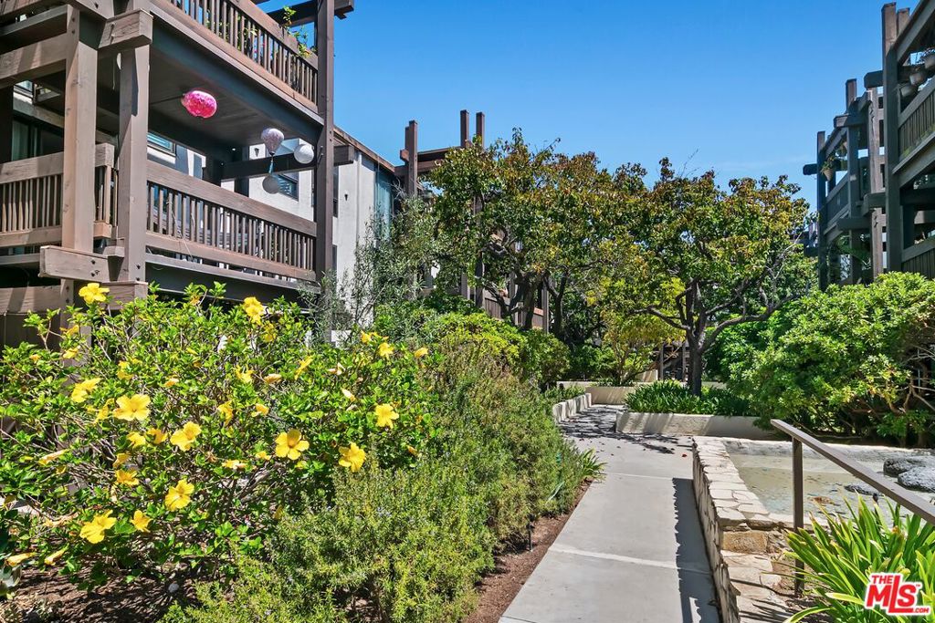 7742 Redlands Street D1046
