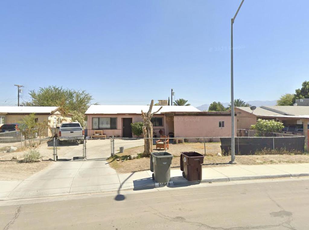 A great home centrally located in Mecca. 3 bedrooms 1.5 bath.