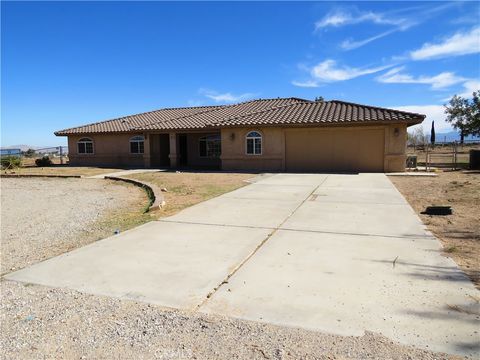 Photo of 9951 Arrowhead Rd, Phelan, CA 92371 (MLS # HD25261715)