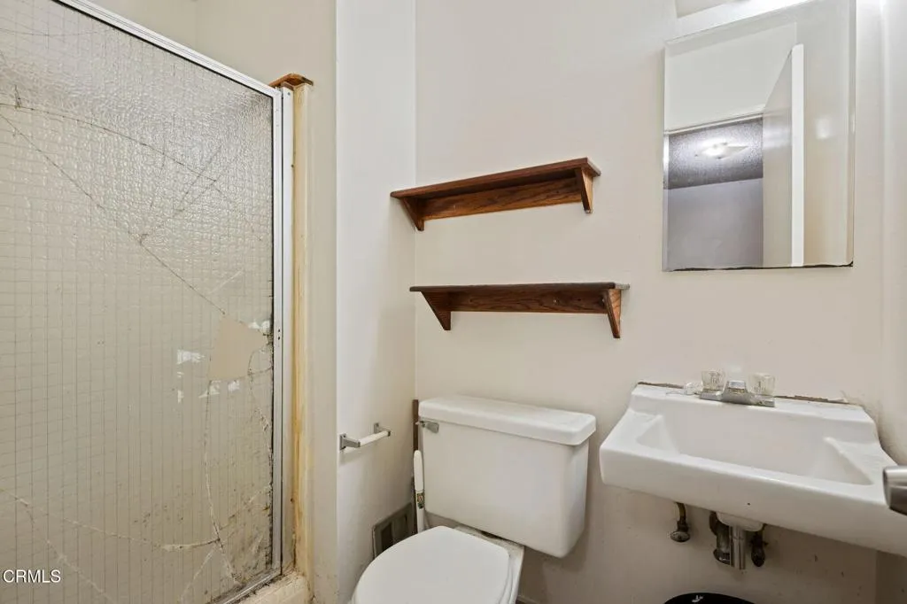 Oxnard, California 93033, United States, 4 Bedrooms Bedrooms, ,2 BathroomsBathrooms,Residential,Active,223782