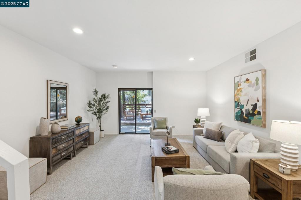 COUNTRY CLB AREA - Residential