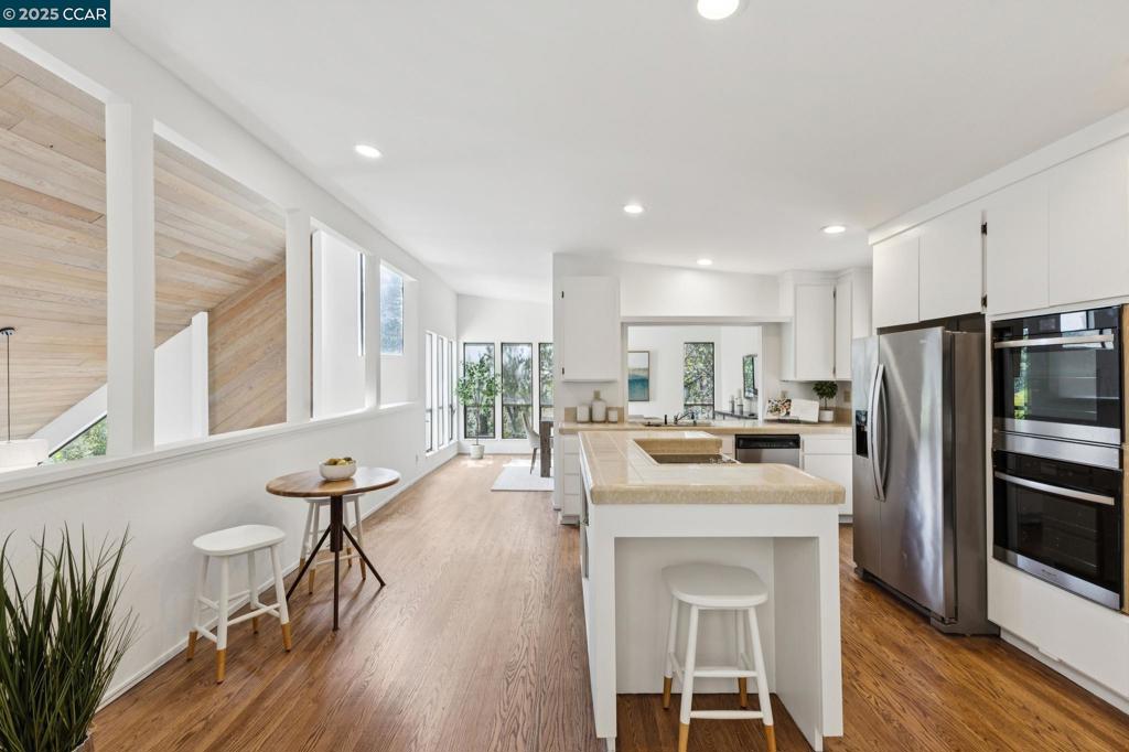 COUNTRY CLB AREA - Residential