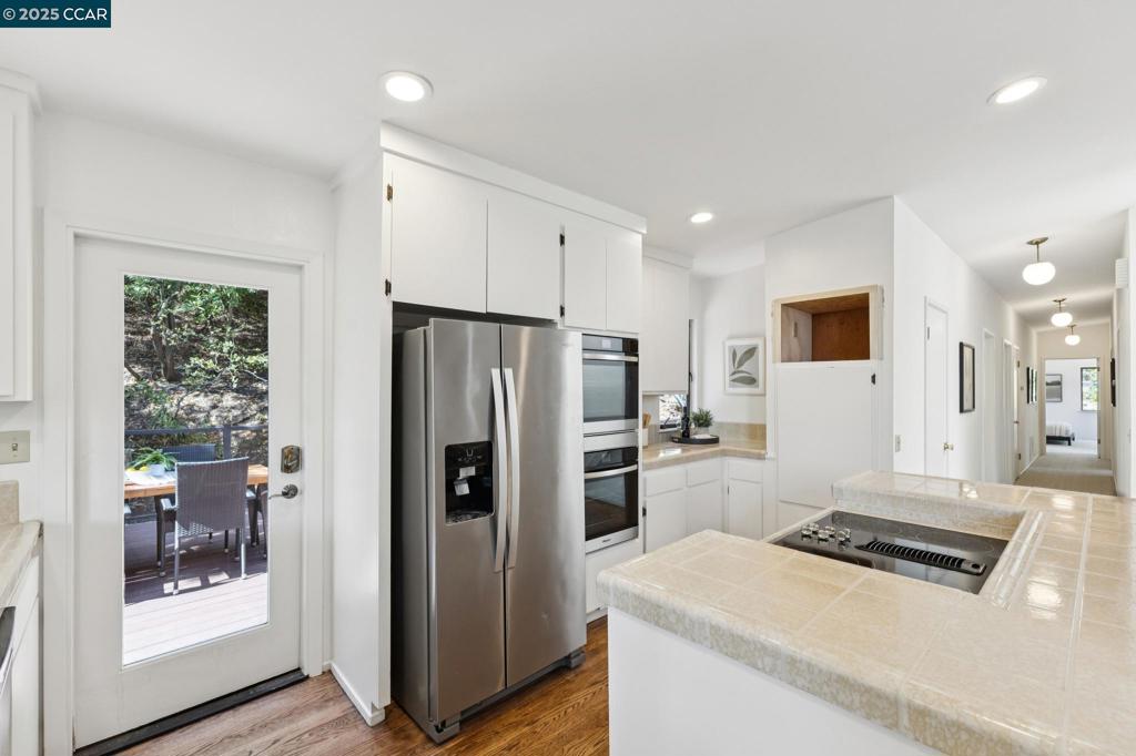 COUNTRY CLB AREA - Residential