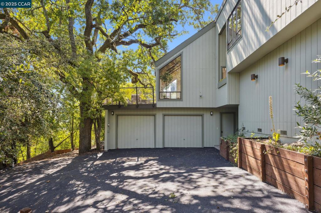 COUNTRY CLB AREA - Residential