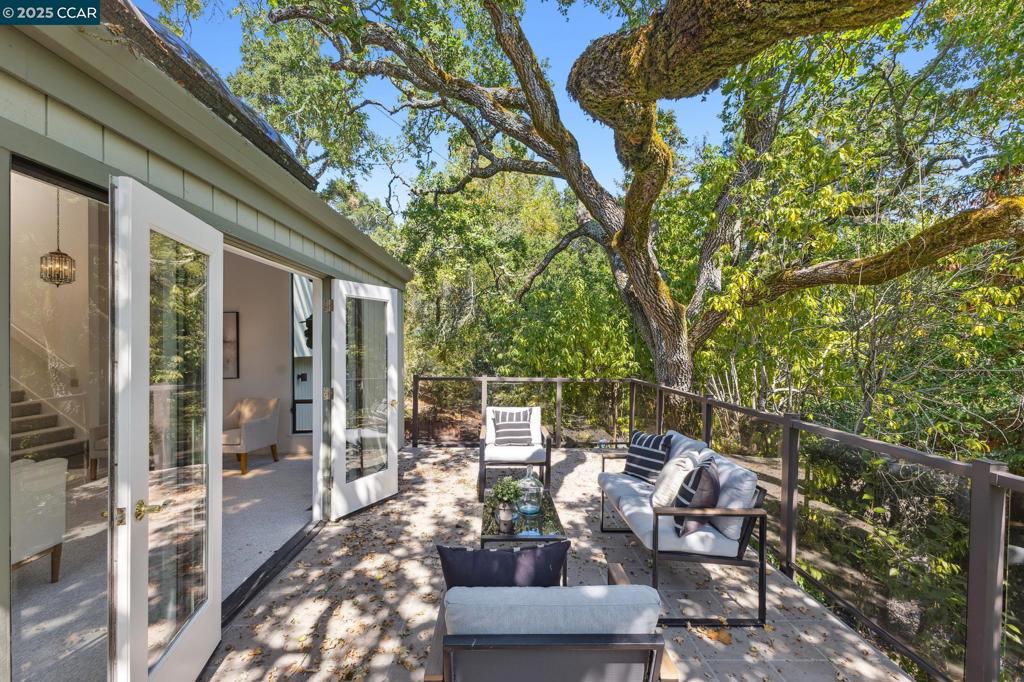 COUNTRY CLB AREA - Residential