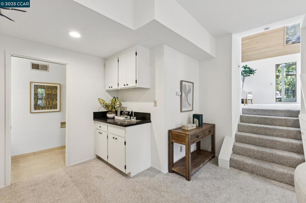 COUNTRY CLB AREA - Residential