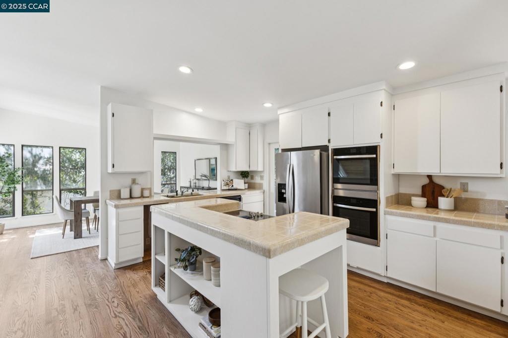 COUNTRY CLB AREA - Residential