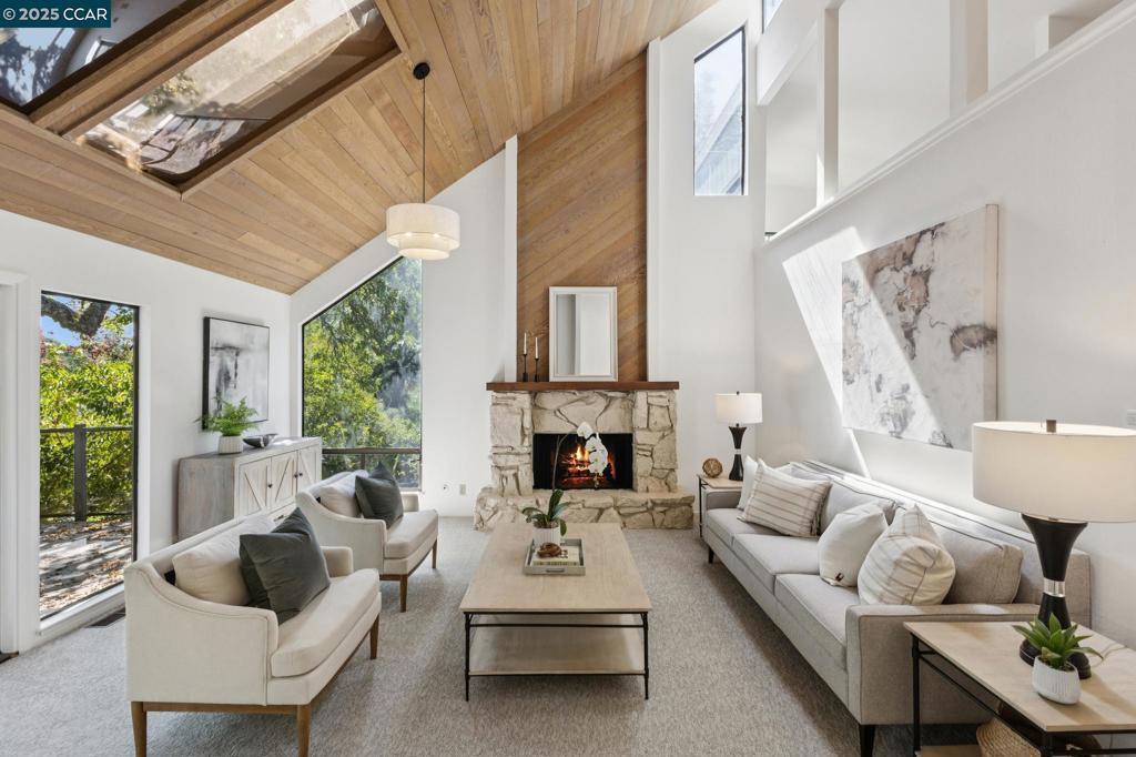 COUNTRY CLB AREA - Residential