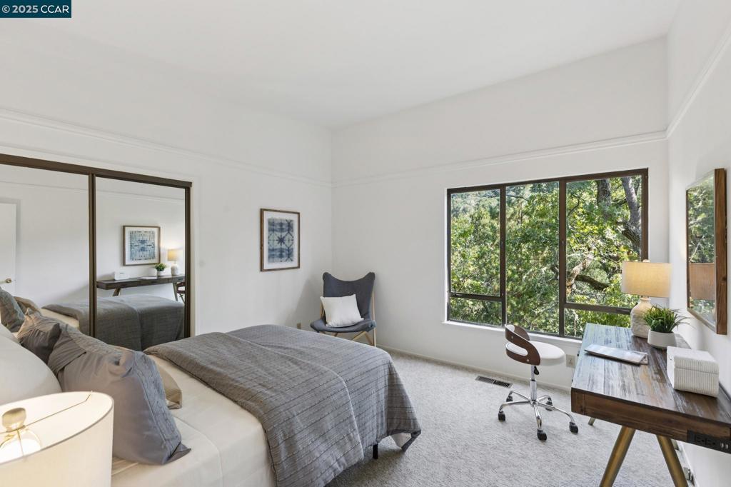 COUNTRY CLB AREA - Residential