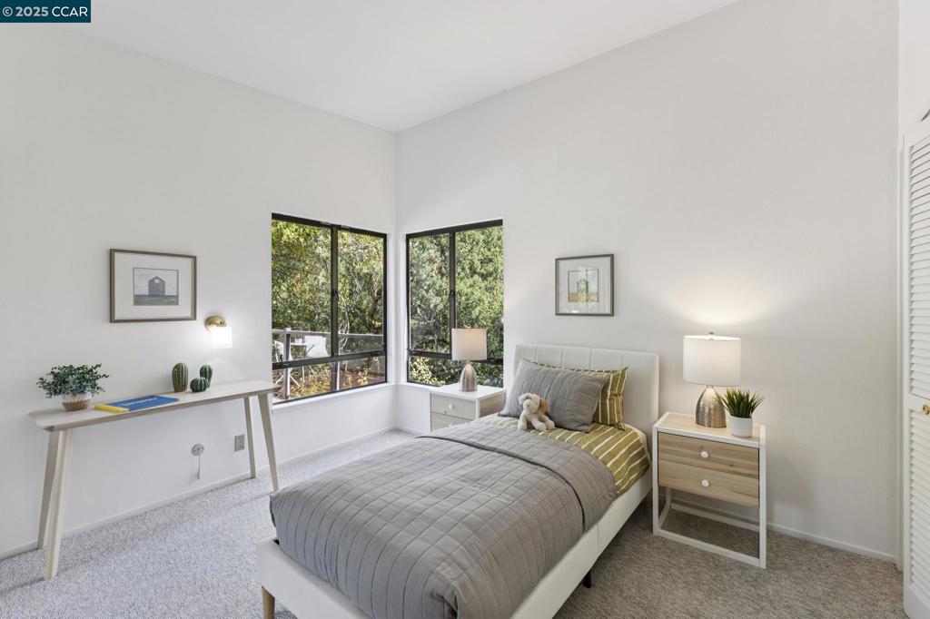 COUNTRY CLB AREA - Residential